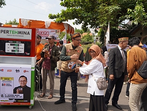 Diikuti 4.700 Peserta, Caleg DPR RI Agung BM Pecahkan Rekor Dunia Peserta Minum Es Teh Terbanyak Bersama Masyarakat